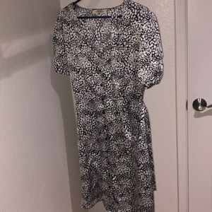 Black and white print button down dress size PM
